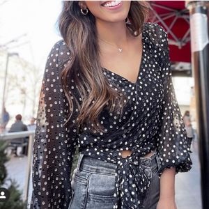 DONATING SOON 10/16 LAST CALL Dee elly clip dot surplice wrap top